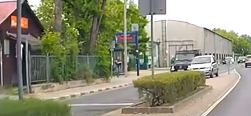 Még a mercis terepjárós is lefagyott attól, mit művel egy ámokfutó Dunaharasztiban – videó
