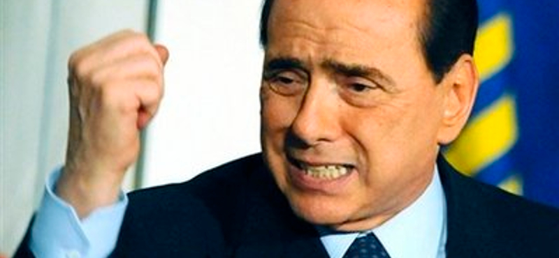 Berlusconi nagyot bukhat Milánóban