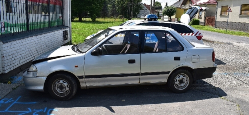 Részegen nekihajtott a kisboltnak, bement vásárolni, aztán ment is volna tovább, ha az eladók nem hívnak rendőrt