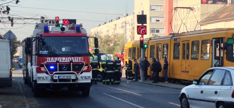 Hatalmas a dugó: elsodort egy gyalogost a villamos Zuglóban