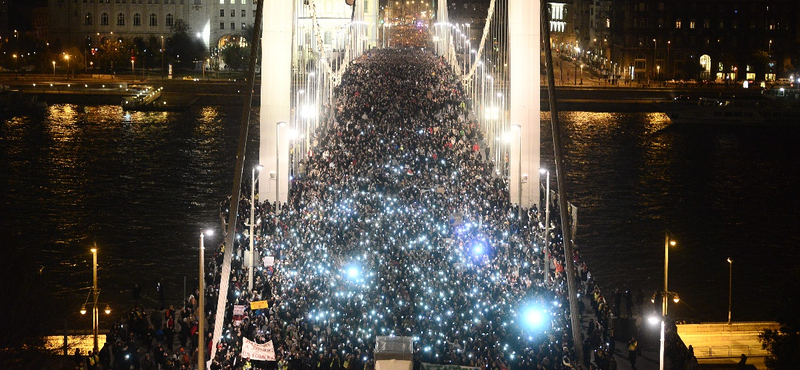 Spiegel: Hideg zuhanyként érték Orbánt és a Fideszt a tüntetések