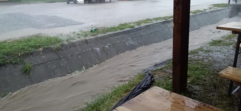 Vihar és felhőszakadás érkezik, de van, ahol marad a hőségriadó is