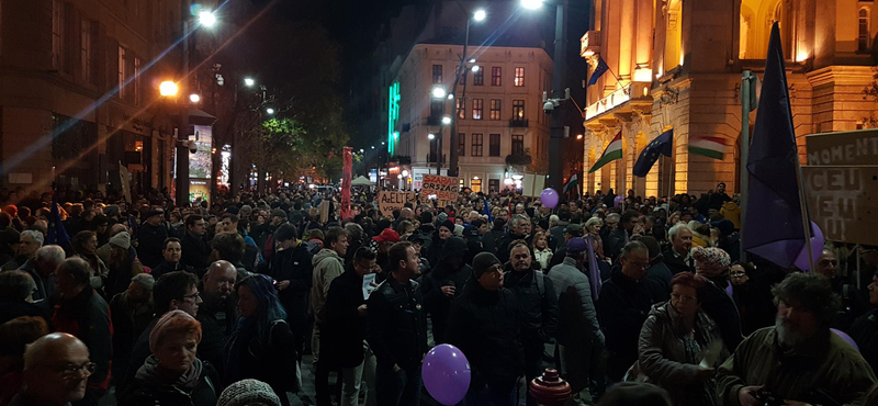 Újra a CEU-ért tüntettek Budapesten - fotók