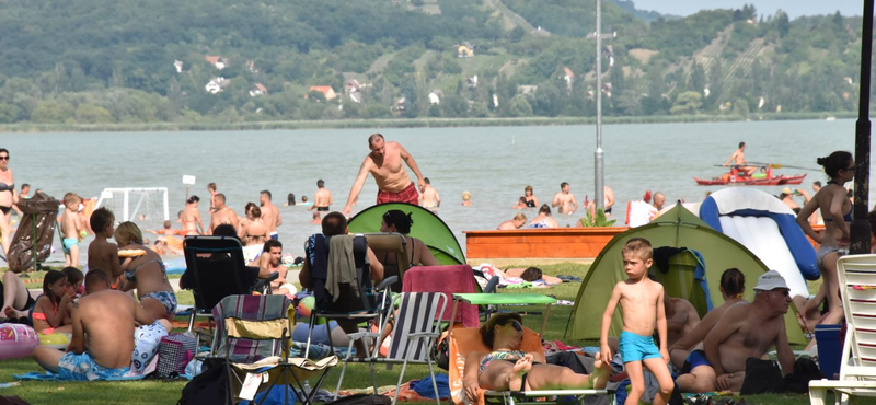 A Balaton tiszta, a strand koszos? „Az üzemeltetők tisztában vannak strandjuk állapotával”