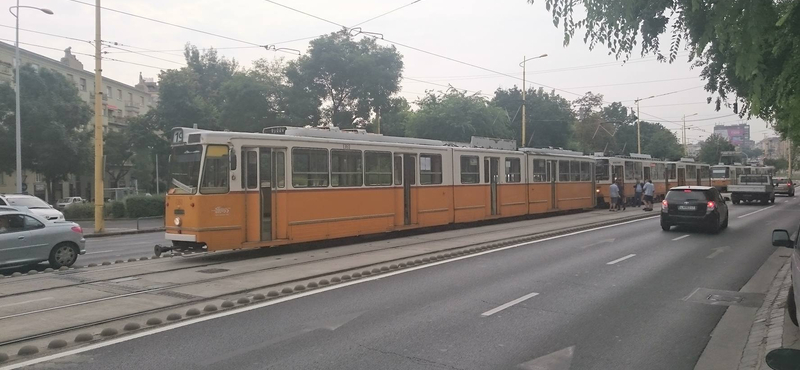 Baleset miatt állnak a villamosok a Déli és a Széll Kálmán tér között