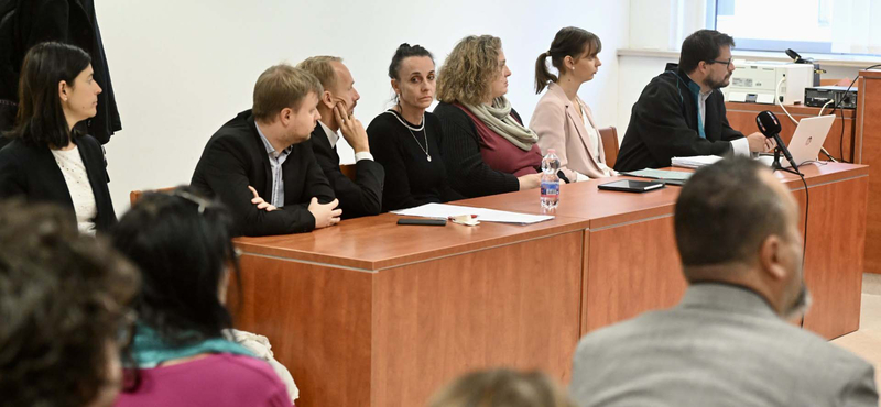 A karinthys tanárokat kirúgó tankerületi igazgató megindokolta, hogy mi alapján választotta ki a felmentett tanárokat