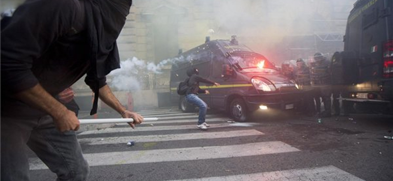 Rendőrökkel csaptak össze tüntetők Róma belvárosában