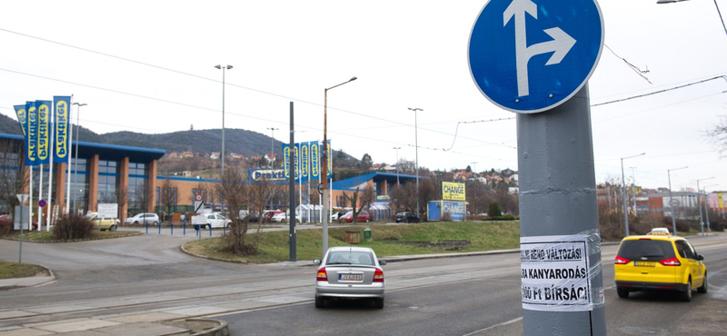 Fotón a budapesti kereszteződés, ahol röpködnek az 50 ezres bírságok