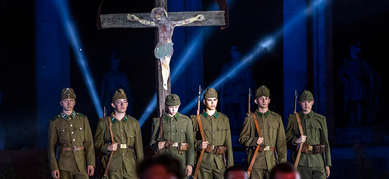 Kalapács Józsi és a szabadkőművesek – Megnéztük a Trianon rockoperát