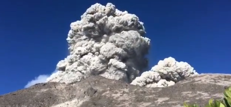 Kitört a Merapi vulkán Indonéziában, evakuálják a lakosságot