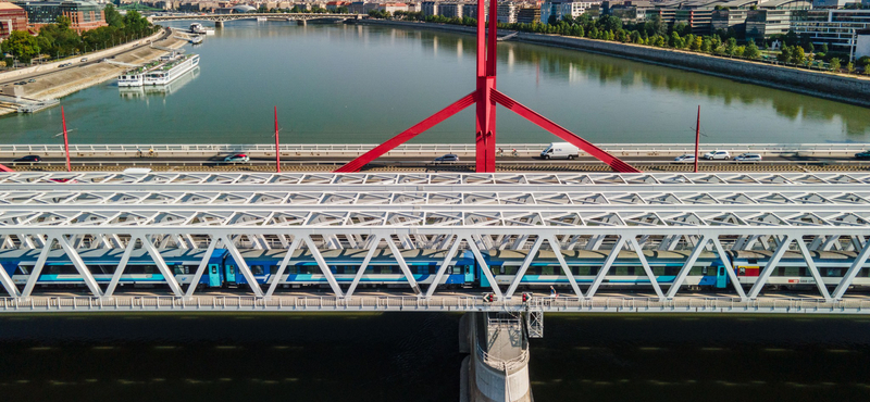 48,5 milliárdból bővítették ki a déli vasúti összekötő hidat, de minden maradt a régiben