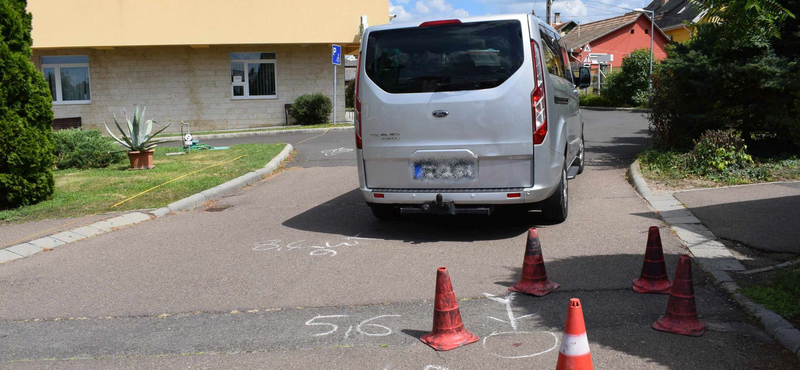 Belehalt sérüléseibe a férfi, akit tolatás közben ütöttek el Pásztón