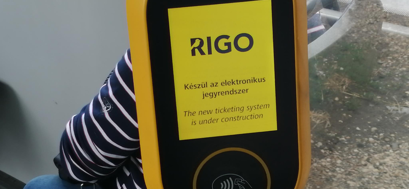 Budapesti trolin észleltünk e-jegy-automatát