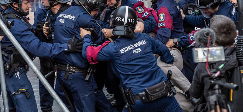 Sorra kapják a rendőrségi idézéseket a tavaszi diáktüntetések résztvevői