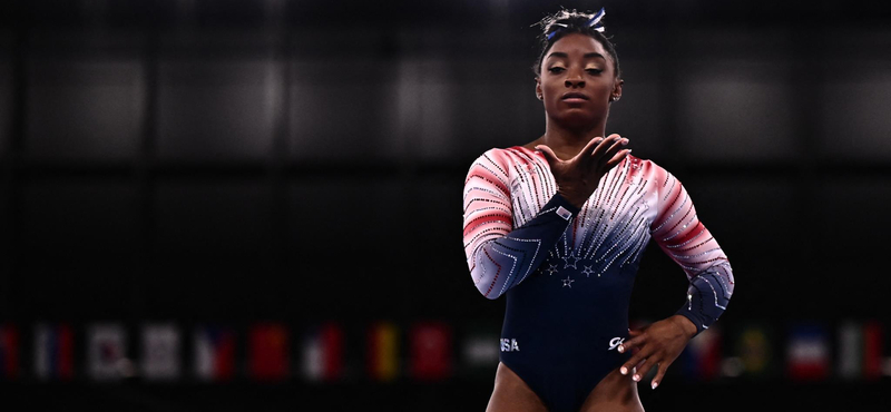 Eljegyezték Simone Bilest