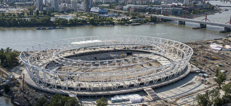 És akkor számolni kezdünk, mi épül több: stadion vagy akkugyár