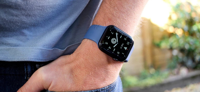 Bekapcsolhatnak egy életmentő funkciót az új Apple Watch-ban, a régebbiekben is