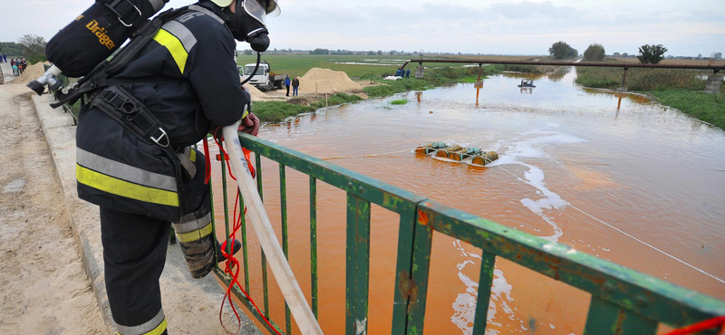 Toxic sludge ravages 3 townships in Hungary, 7 killed