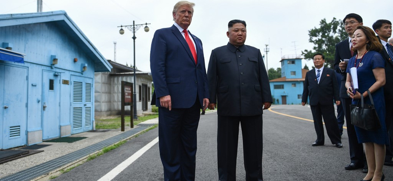 Találkozott egymással Donald Trump és Kim Dzsong Un