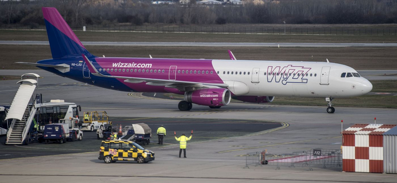 Lefejelt egy rendőrt is a Wizz Air-gépen verekedő lett