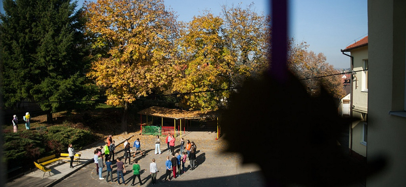 Ahol pudingban számolják a litert, és művészek oktatnak matekot