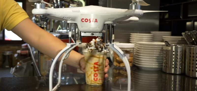 Újított a Costa Coffee, valahol már drónok viszik ki a tejeskávét – videó