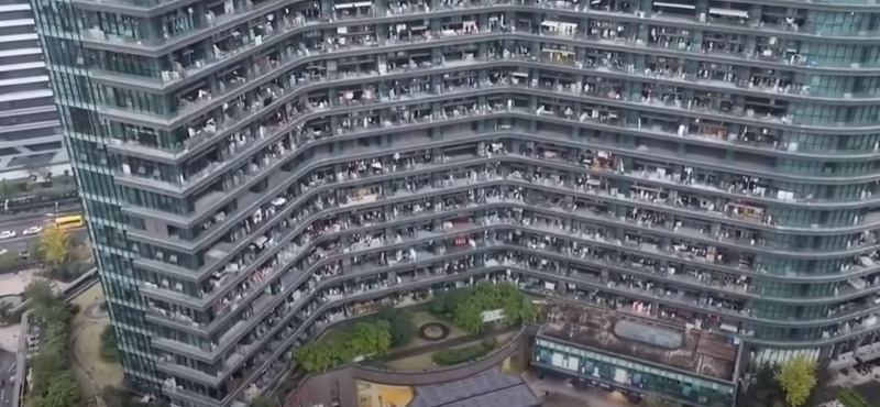 Így néz ki az a lakóház, ahol 20 ezer ember él, akik megtehetnék, hogy sosem hagyják el az épületet