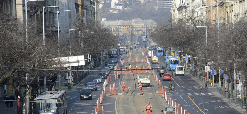 Újabb változások hétfőtől a Nagykörúton – most a Nyugatit kezdik felújítani