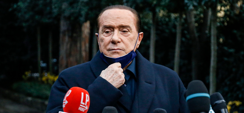 Felmentették Berlusconit a fiatalkorú prostituálttal kapcsolatos vesztegetési ügyben