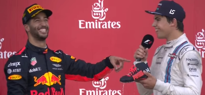 Az újoncot is belerángatta gusztustalan szokásába Daniel Ricciardo – videó