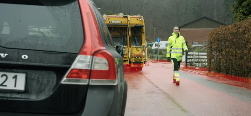 Magától megy a kukásautó a kukás után – videó