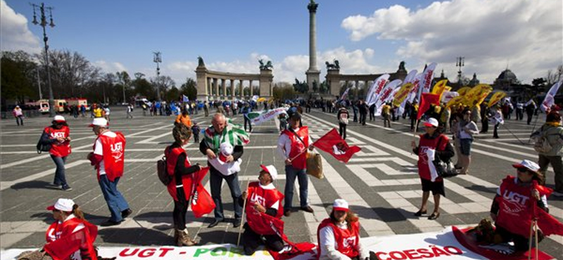 Megoszlik a szakszervezetek véleménye a bérkompenzációról