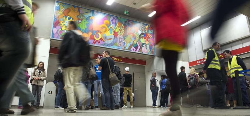 Fotó: Ez a festmény díszíti mától a keleti pályaudvari metrót