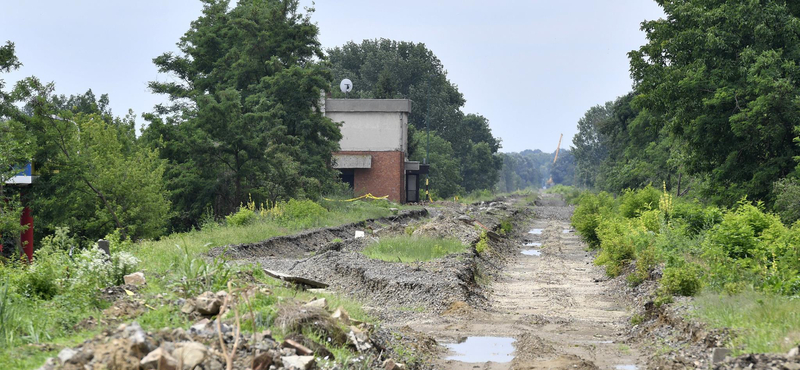 Spórolnak a hódmezővásárhelyi tramtrain sínpályájával