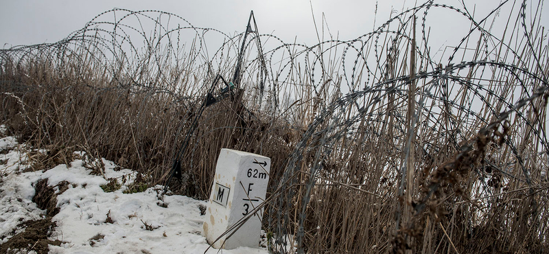 Maradnak az osztrák katonák a schengeni határon