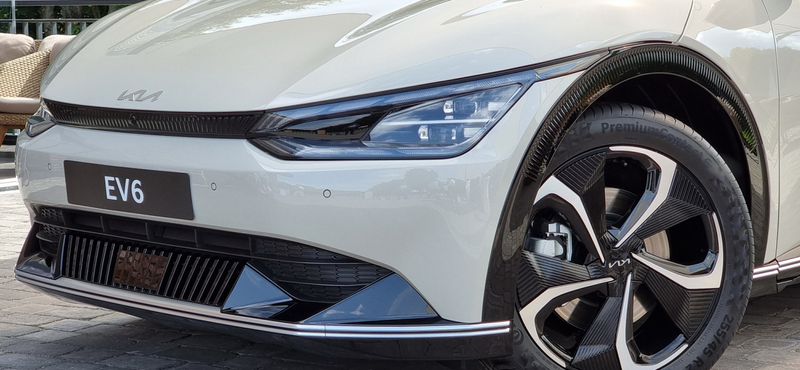 Magyarországon az akár közel 600 lóerős Kia EV6 villanyautó, gyorsan bele is ültünk