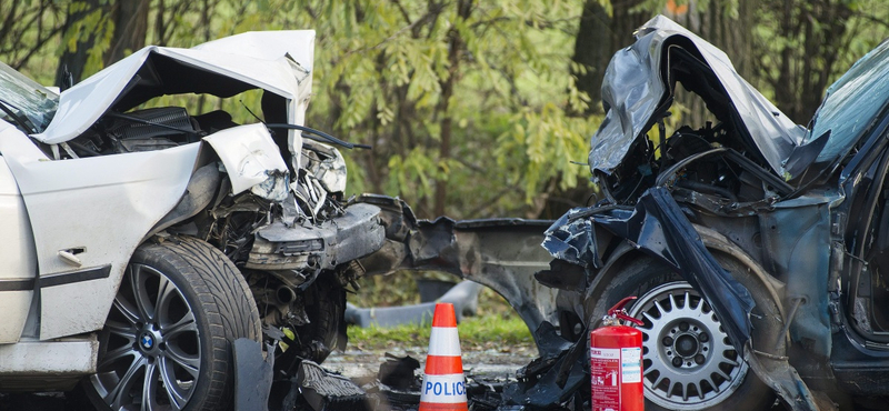 Rendőr okozta a halálos hármas karambolt a 38-as főúton