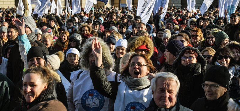 Elszegényedett társadalmi rétegként írja le a PDSZ a tanárokat – sztrájkra készülhetnek