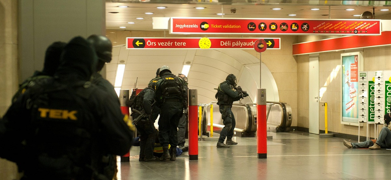 Galéria: így folyt a vér a Batthyány téri metróban! 