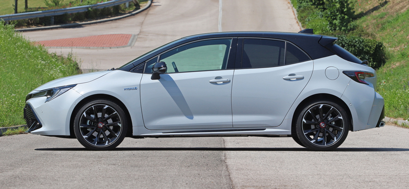 A Golf GTI babérjaira törhet a 300 lóerős Toyota GR Corolla