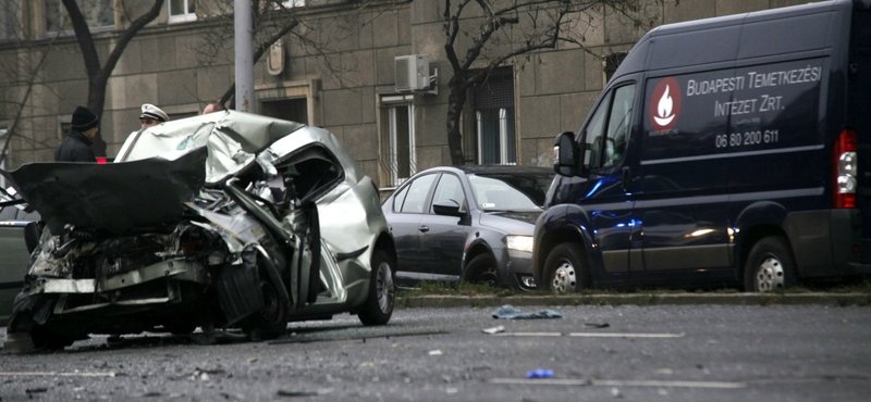 Halálos baleset miatt zárták le az Üllői út egy szakaszát