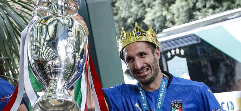 Chiellini a trófeával aludt, Milánóban ujjak robbantak le a nagy ünneplésben