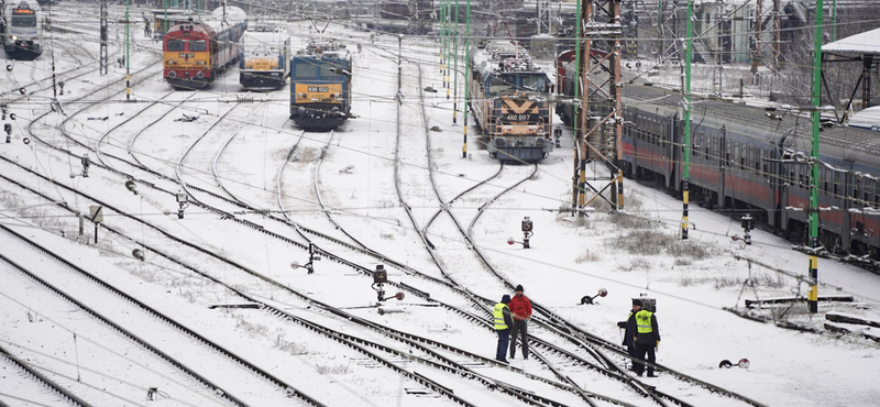 Hideg volt, esett a hó, a MÁV-nál késésekre figyelmeztetnek