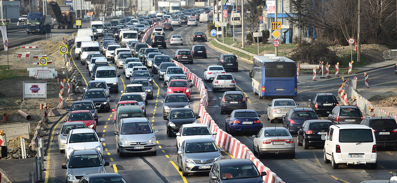 Baleset nélkül is torlódik az M7-es