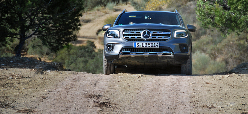 Így bukkant fel a semmiből a Mercedes GLB – menetpróba