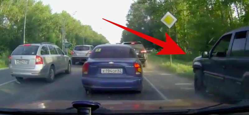 Instant karma: egy dolog fogott ki az orosz terepjárón – a terep – videó