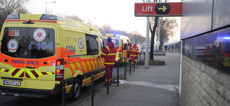 Lassan jár a 2-es metró, kiszállt a rendőrség a járműtelepre