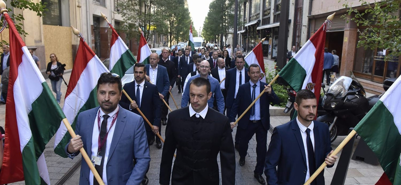 Négyen harcolnak a Jobbik vezetéséért, de egyedül Vona Gáborról döntenek