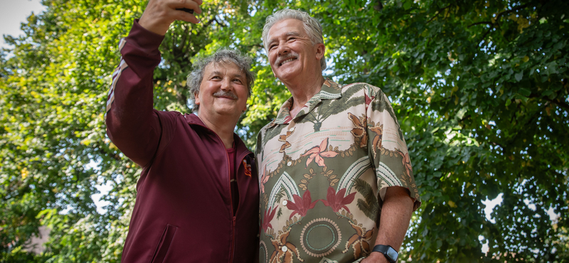 Patrick Duffy Miskolcon pálinkázott, és a mangalicát is megkóstolta