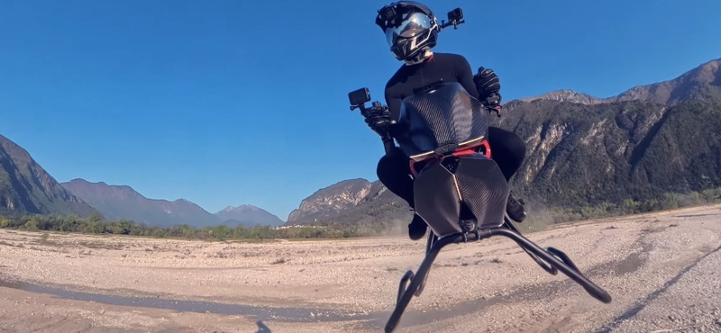 Lengyel cég csinálta meg minden sci-fi film ikonikus járművét: a repülő motort – videó